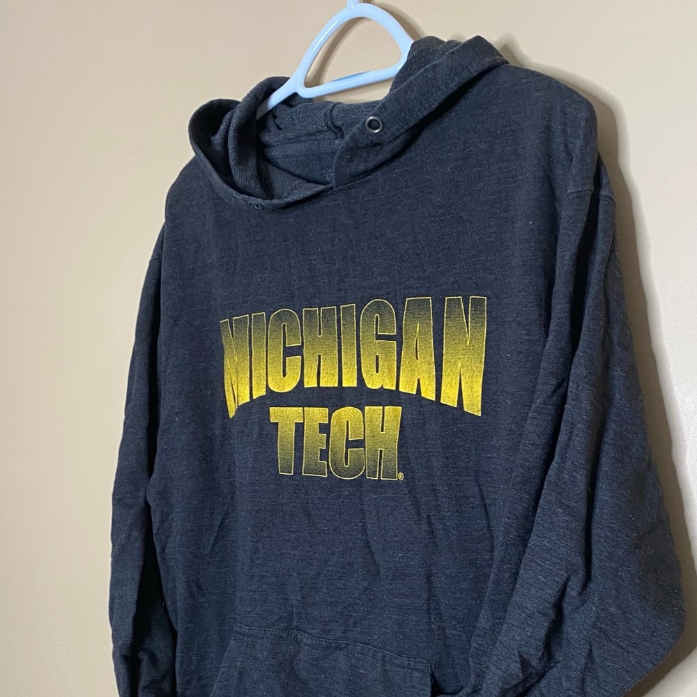 Michigan Tech Bundle! Woman’s XL sweatshirt and Woman’s  athletic t-shirt M